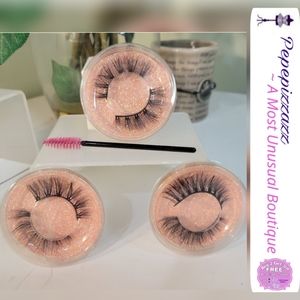 3 Multi- pack wispy, sexy and luxury eyelashes. 😍